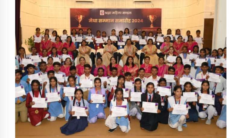 एसईसीएल श्रद्धा महिला मण्डल ने 10वीं-12वीं के टॉपर विद्यार्थियों को किया सम्मानित