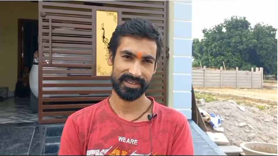 छत्तीसगढ़ में एक बीजेपी समर्थक ने पार्टी के चुनाव जीतने पर अपनी ऊंगली काटर मंदिर में देवी मां की चरणों में अर्पित की