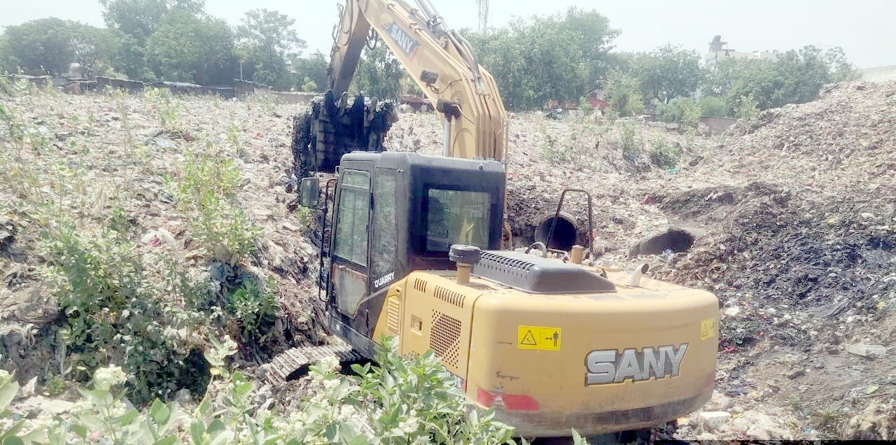 जिलाधिकारी के निर्देश पर नालों की सफाई