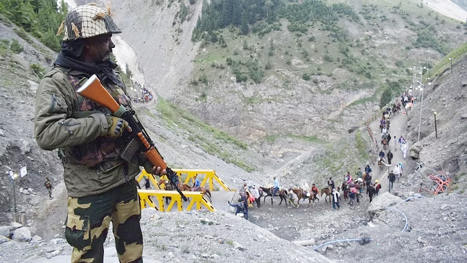 कश्मीर में हाईटेक उपकरणों के साथ कमांडो और स्नाइपर तैनात, मजबूत सुरक्षा ग्रिड की स्थापना