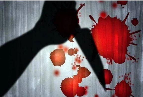 चरित्र संदेह को लेकर 65 साल के पति ने 60 वर्षीय पत्नि को चाकू मार किया घायल