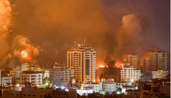 गाजा में इजरायल की ताबड़तोड़ बमबारी