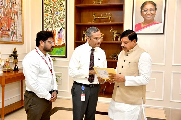 मुख्यमंत्री डॉ. यादव से मिले एम्स भोपाल के कार्यपालक निदेशक