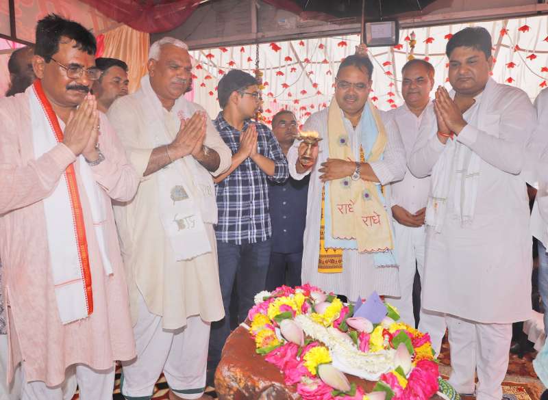 मुख्यमंत्री का डीग दौरा— मुख्यमंत्री भजनलाल शर्मा ने श्रीनाथ जी मंदिर में किए दर्शन प्रदेश की सुख-समृद्धि और खुशहाली की कामना की