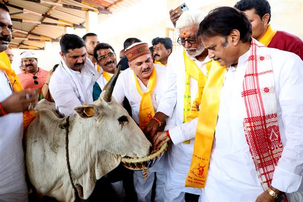 उप-मुख्यमंत्री  शुक्ल ने हिनौती ग्राम में गौवंश वन्य विहार के विभिन्न कार्यों का किया भूमिपूजन एवं लोकार्पण