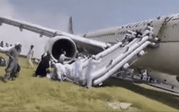 पाकिस्तान में उतरते समय सऊदी अरब के विमान में लगी आग, अंदर सवार थे 297 लोग; देखें विडियो…