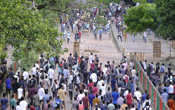 बांग्लादेश में आरक्षण के विरोध में महासंग्राम, अब तक 100 से अधिक मौतें; पूरे देश में कर्फ्यू…