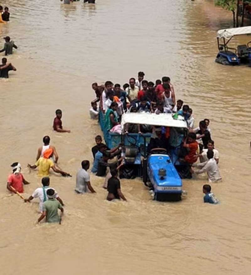 उत्‍तर प्रदेश में भयावह बाढ़, 800 गांव घिरे, छह की मौत