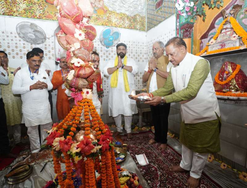 मुख्यमंत्री साय ने किलकिला में भगवान शिव की पूजा-अर्चना कर प्रदेशवासियों की सुख-समृद्धि और खुशहाली की कामना की