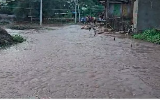 मुरैना के टोंगा बांध की लगातार बढ़ रही दरार, चार गांव डूब चुके, कई गांवों पर मंडरा रहा खतरा