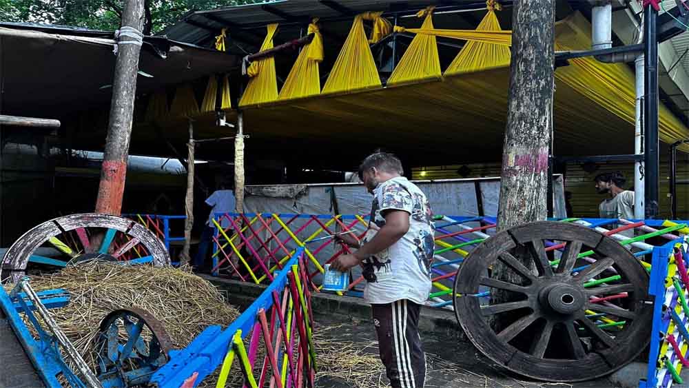 छत्तीसगढ़ के सीएम हाउस में मन रहा हरेली तिहार; गेड़ी-रहचुली झूला और बैलगाड़ियों ने बढ़ाई रौनक