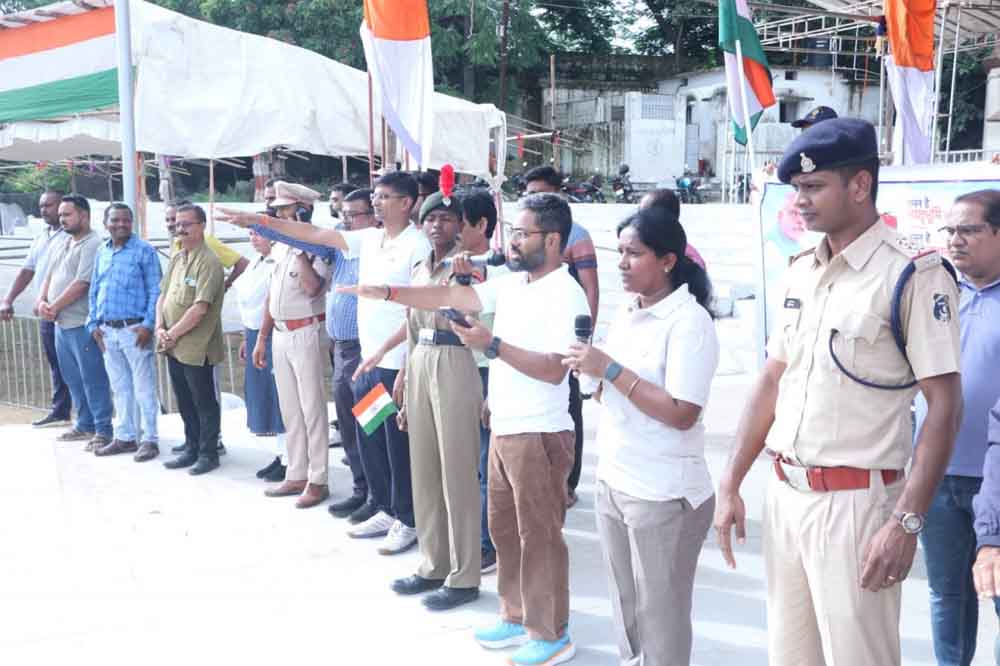 छत्तीसगढ़-कांकेर में निकाली तिरंगा यात्रा, घरों में राष्ट्रीय ध्वज फहराने का किया आह्वान