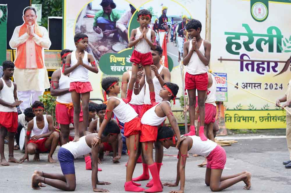 छत्तीसगढ़ में मुख्यमंत्री निवास पर मना हरेली त्यौहार, मलखंभ सहित पारम्परिक खेलों का रोमांचक प्रदर्शन