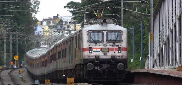 Indian Railway : छत्तीसगढ़ के रेल यात्रियों को बड़ा झटका, अलग – अलग तारीखों में 72 ट्रेनें होंगी रद्द