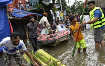 बांग्लादेश में एक और संकट, भीषण बाढ़ से अब तक 54 लोगों की मौत; 20 लाख बच्चों को लेकर चेतावनी…