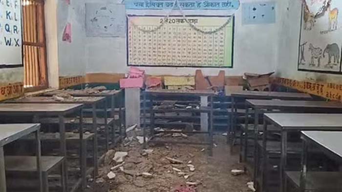 स्कूल में छत का प्लास्टर गिरने से चार बच्चे घायल