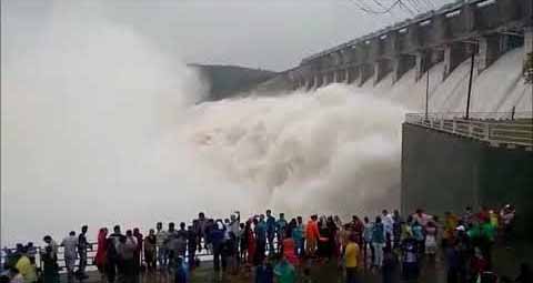 पर्यटन स्थल और बांधों के आसपास सावधानी बरतने के कलेक्टर नम्रता गांधी ने दिए निर्देश