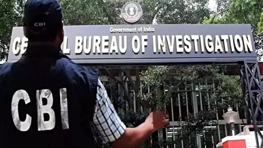 CBI की गिरफ्त में आया AG ऑफिस का भ्रष्ट अधिकारी: 4800 रूपए में ज्वाइन की थी नौकरी, आज पत्नी और अपने नाम बनाई 3 करोड़ की संपत्ति