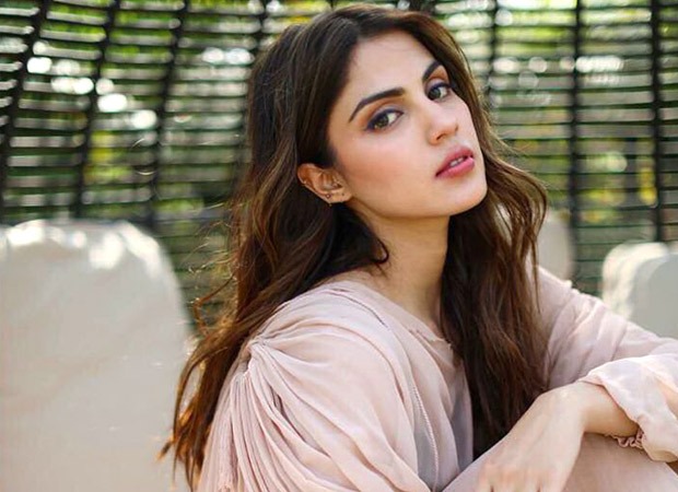 Rhea Chakraborty का चौंकाने वाला खुलासा: जेल में बंद रहने के दौरान दोस्तों के साथ शराब पार्टी करते थे मेरे माता-पिता