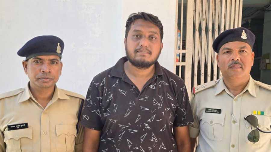 16 लाख की ठगी करने वाले आरोपी को पुलिस ने किया गिरफ्तर