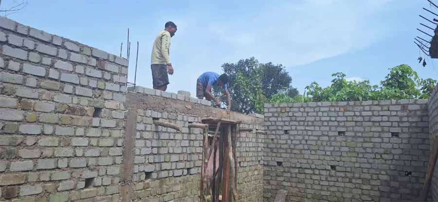 कच्चे मकानों की रह जाएंगी बस यादें, गरीबों के घरों की मजबूत होने लगी हैं बुनियादें