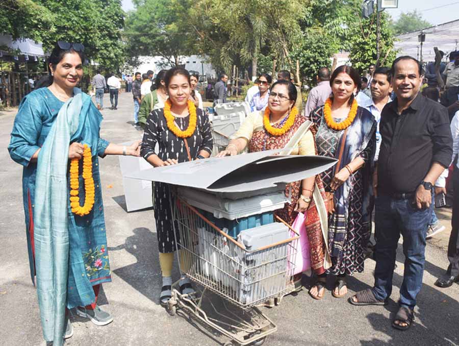 दक्षिण विधानसभा में कल मतदान, तैयारियां पूरी