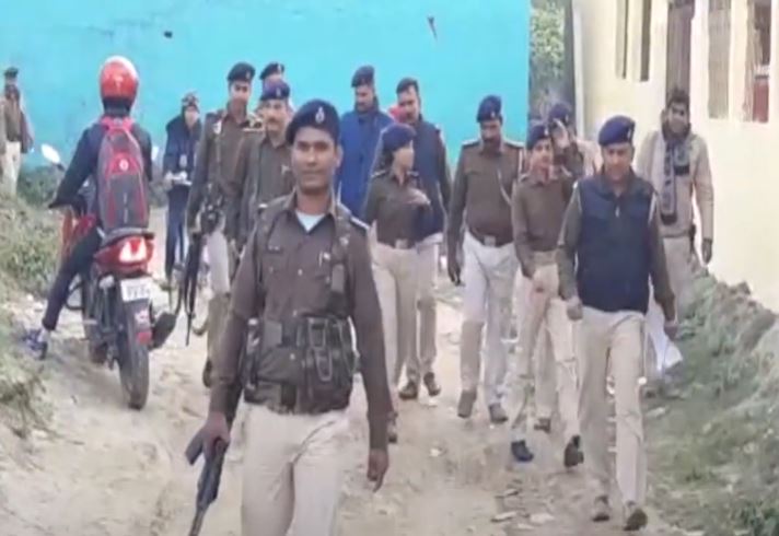 बिहार में पैक्स चुनाव के दौरान फायरिंग: पुलिस पर हमला, फर्जी वोटिंग में शामिल आरोपियों पर कार्रवाई