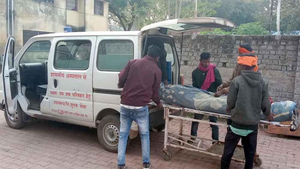 छत्तीसगढ़-बलरामपुर में शव वाहन ‘मुक्तांजलि’ के ड्राइवर ने मांगी रकम, चंदा कर परिवार ने किया भुगतान