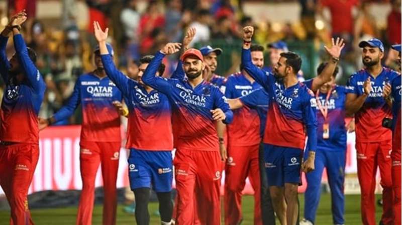 RCB में हो सकता है बड़ा टकराव, दो दुश्मन खिलाड़ियों को टीम में किया गया शामिल