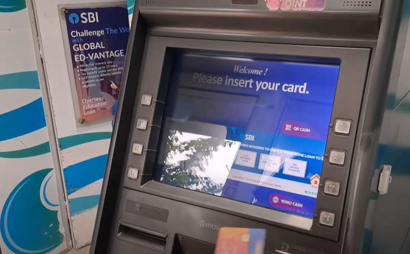 खूंटी में गैस कटर से ATM काटते समय लगी आग, 12 लाख जलकर राख