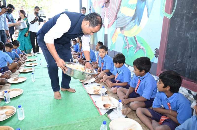 स्कूलों में सामुदायिक सहभागिता का नया अध्याय लिख रहा न्योता भोज