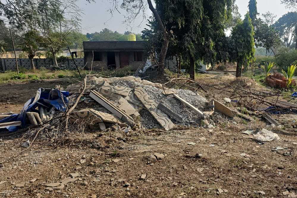 कुख्यात अपराधी रंजन गर्ग के खिलाफ़ शासकीय भूमि मे अतिक्रमण पर प्रशासन की ताबड़तोड़ कार्रवाई