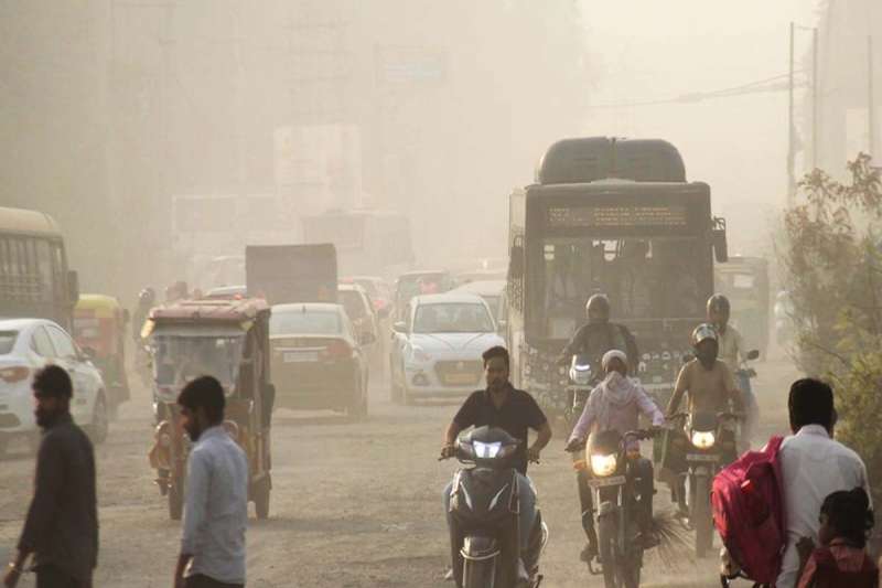 दिल्ली-NCR में बारिश के बावजूद AQI 200 के पार, नए साल में और बिगड़ेगी हवा की गुणवत्ता