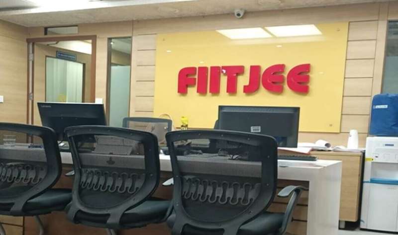 FIITJEE के कई सेंटर बंद, 11 लोगों पर FIR दर्ज, छात्रों और पैरेंट्स की बढ़ी चिंता