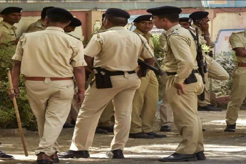 इंदौर में एक पुलिस कांस्टेबल ने 400 दिन तक शिकायत दबाए रखी, पदावनत कर कांस्टेबल बना दिया गया