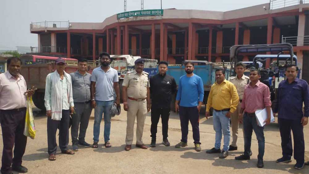 खनिज, राजस्व और पुलिस की संयुक्त टीम ने 10 ट्रैक्टर और एक हाइवा किया जब्त