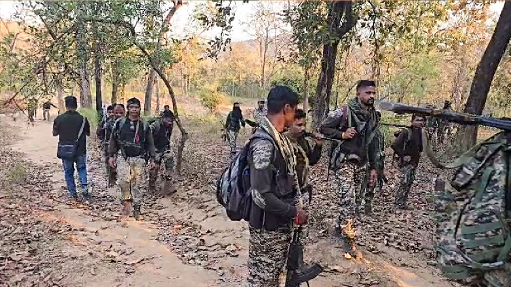 दंतेवाड़ा में सुरक्षा बलों और नक्सलियों के बीच मुठभेड़, 25 लाख के इनामी नक्सली सहित 3 मारे गए