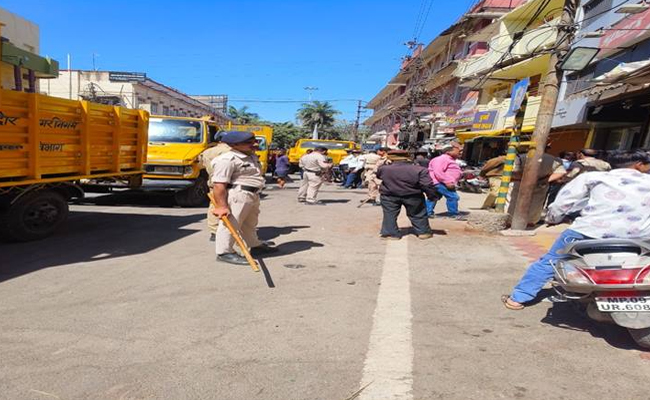 राजवाड़ा क्षेत्र में चलायी गई अतिक्रमण हटाओ मुहिम – हजारों रुपये का किया गया चालान