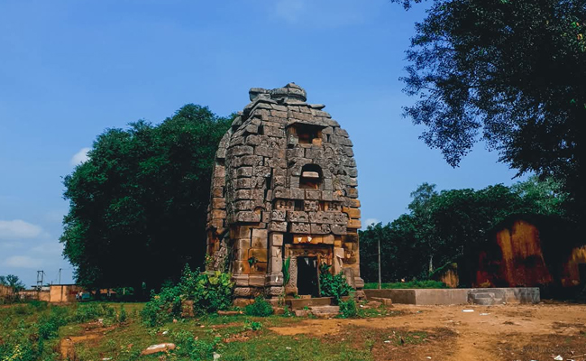 विशेष लेख : जिले का अनोखा घाघरा मंदिर बिना जोड़ वाली पत्थरों की बना है रहस्यमयी संरचना