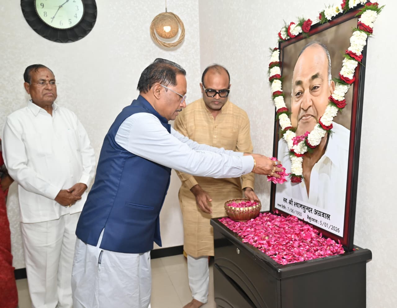 मुख्यमंत्री विष्णु देव साय ने स्वर्गीय श्याम सुन्दर अग्रवाल को दी श्रद्धांजलि…..