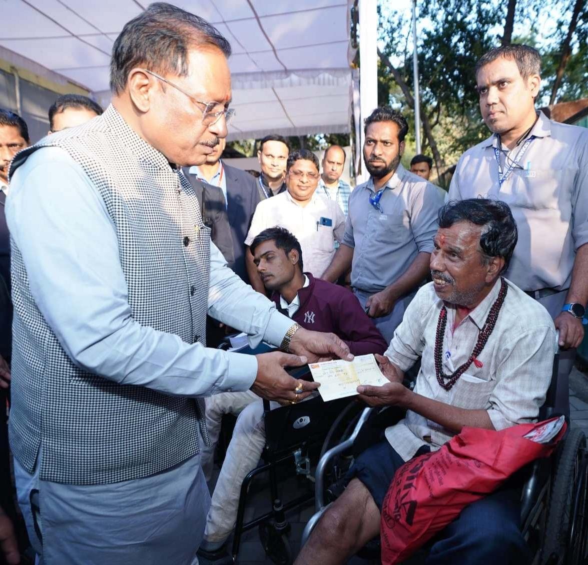 संवेदनशील शासन की मिसाल: जनदर्शन में मुख्यमंत्री विष्णु देव साय ने मौके पर सुलझाईं समस्याएँ…..