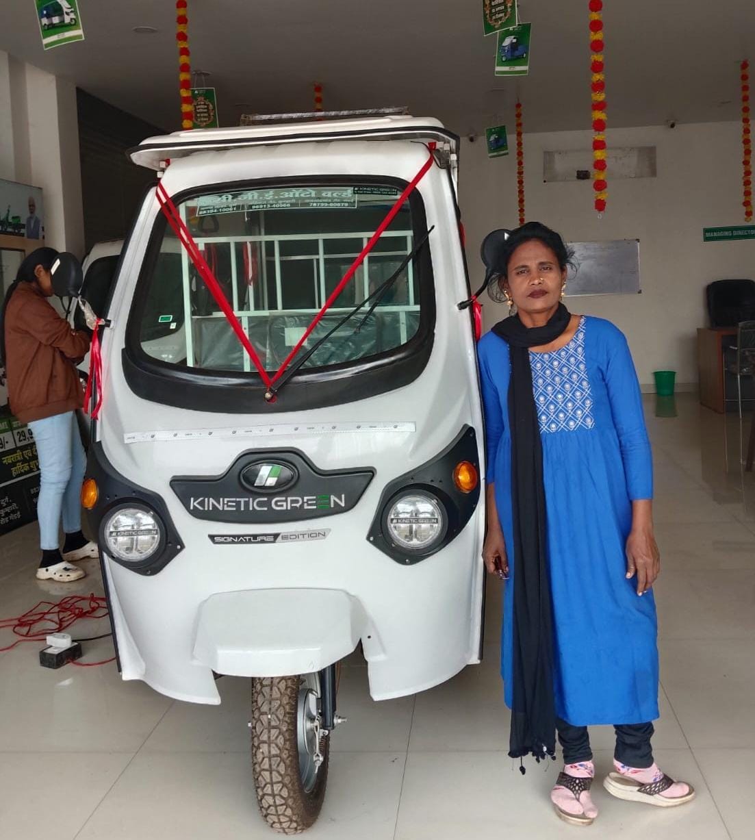 दिव्यांगता भी नहीं रोक सकी सायरा बनो का हौसला: सायरा बानो ई-रिक्शा चलाकर बनीं आत्मनिर्भरता की मिसाल….