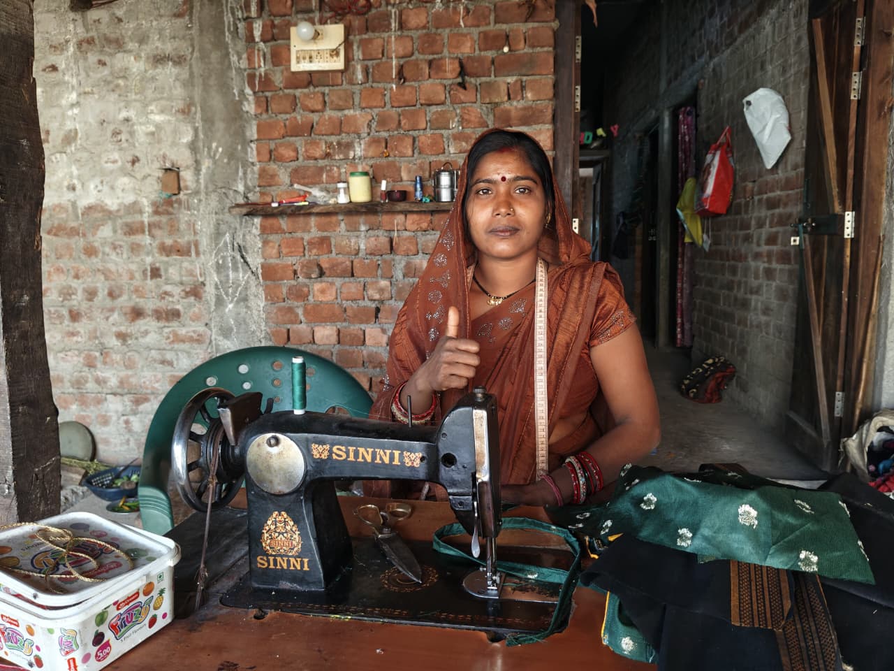 महतारी वंदन योजना ने संवारी भगवती की गृहस्थी, सिलाई मशीन से आसान हुईं स्वावलंबन की राह….