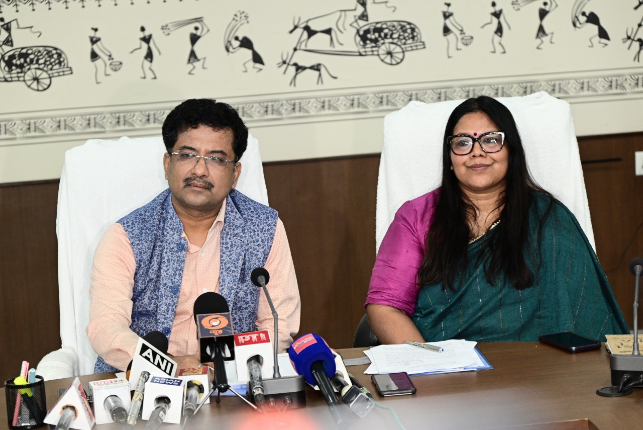 नवा रायपुर में परम्परा से पहचान तक ‘आदि परब-2026’ का भव्य आयोजन: राज्य के चिन्हांकित 43 जनजातियों और उपजातियों की संस्कृति, परिधान और चित्रकला का प्रदर्शन….