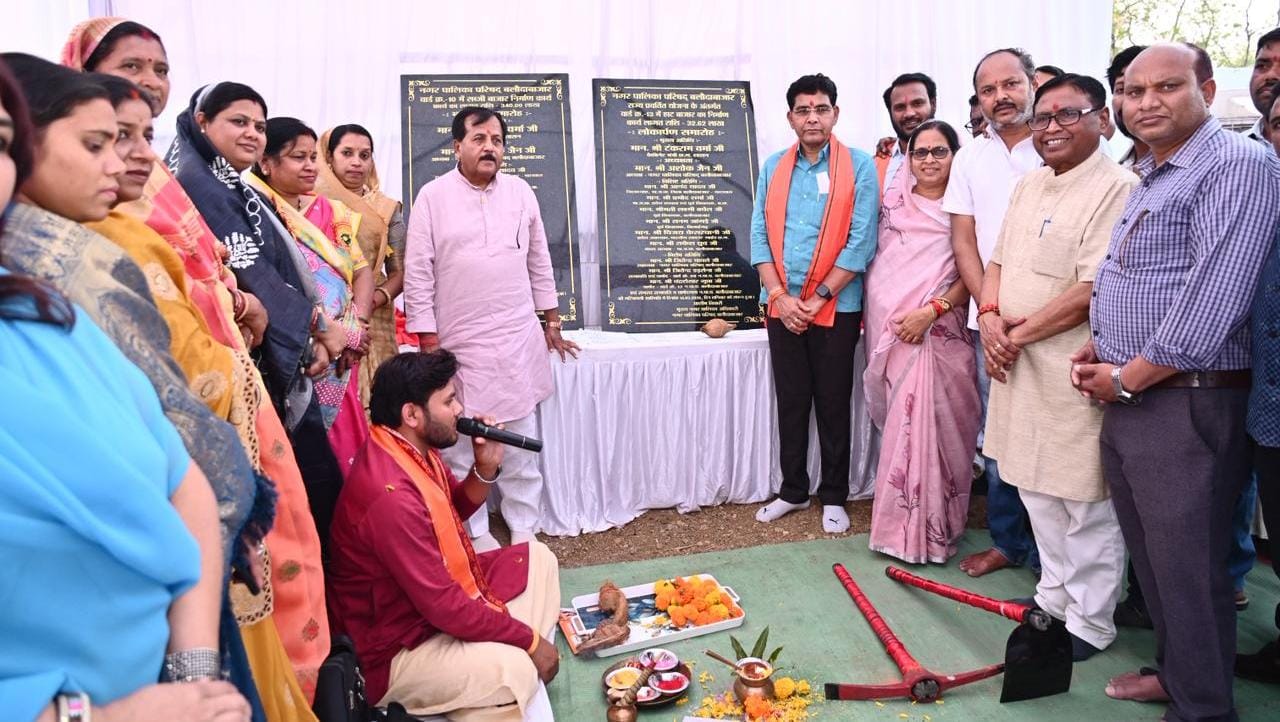 Uttarakhand News- संस्कृति और लोकपर्व को बढ़ावाः मुख्यमंत्री आवास में CM धामी ने बच्चों के साथ मनाया फूलदेई त्योहार, कहा- जीवन में हमेशा…..