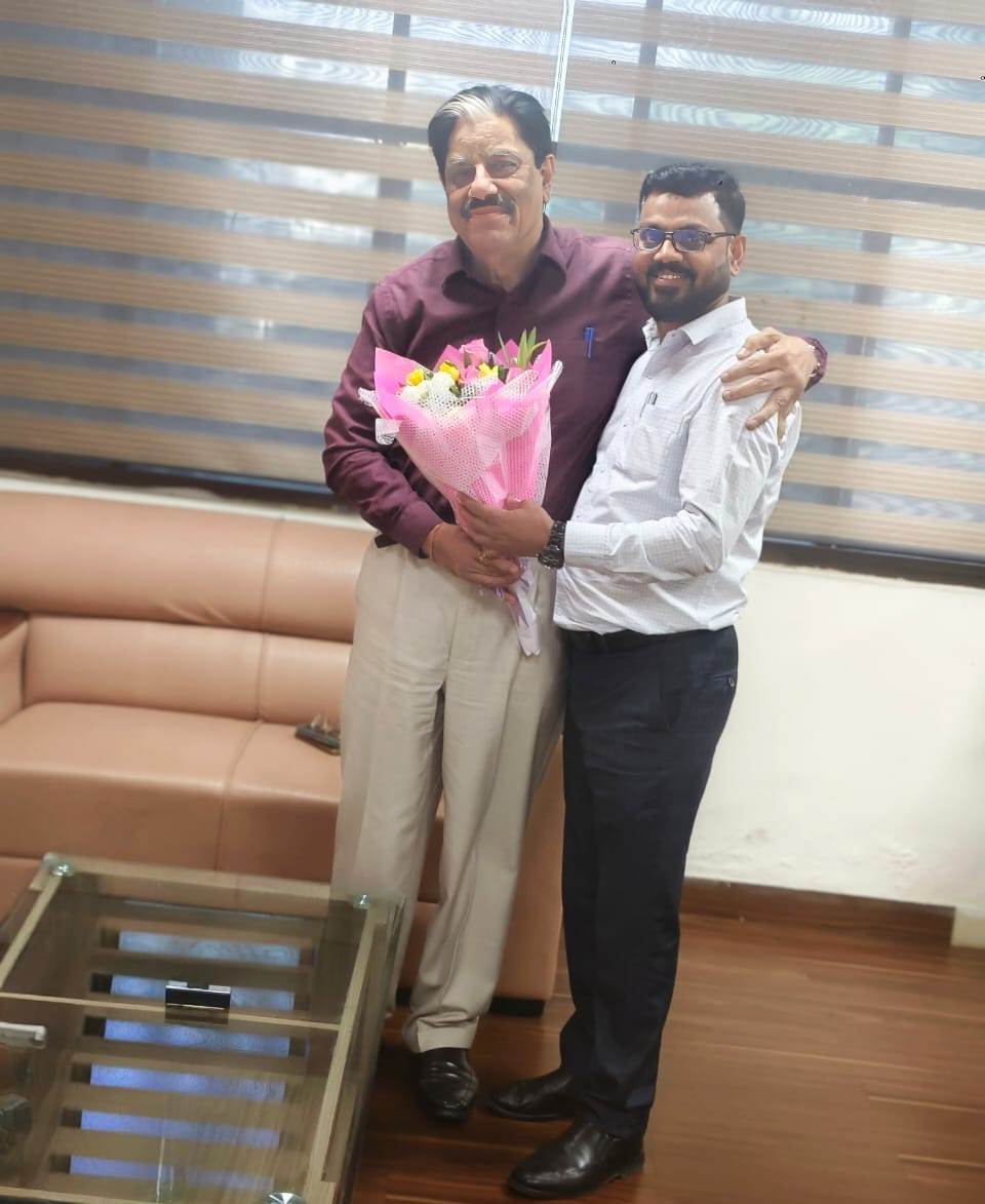 राज्य नीति आयोग के उपाध्यक्ष गणेश शंकर मिश्रा से मुख्यमंत्री के सलाहकार डॉ. धीरेंद्र तिवारी की सौजन्य भेंट….