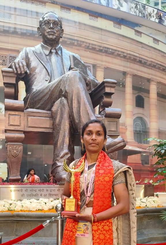 बस्तर की सरपंच जयंती कश्यप दिल्ली में हुई सम्मानित, जयंती के सशक्त नेतृत्व से बदली गांव की तस्वीर….