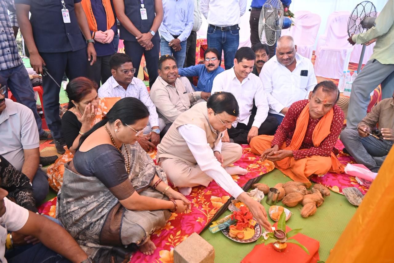 शासकीय स्कूलों के बुनियादी सुविधाओं के विकास के लिए संकल्पित होकर कार्य कर रही विष्णु देव सरकार : उद्योग मंत्री लखन लाल देवांगन….