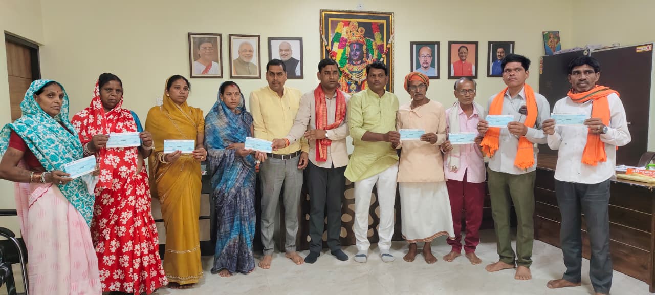 उप मुख्यमंत्री विजय शर्मा के विशेष प्रयासों से कबीरधाम के 872 जरूरतमंदों को मिली आर्थिक सहायता…..