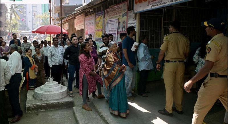 बंगाल में वोटिंग बनी रणभूमि: कहीं बमबाजी, कहीं मारपीट—जानें किन इलाकों में भड़की हिंसा